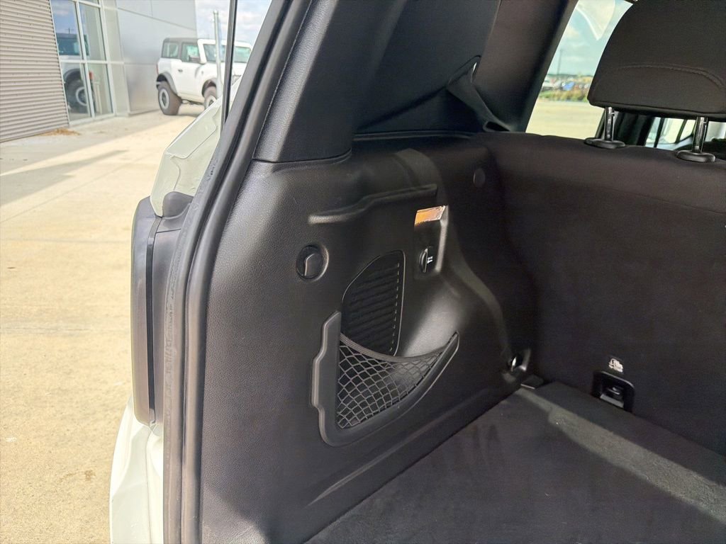 Used 2017 Jeep Renegade Altitude FWD image 21