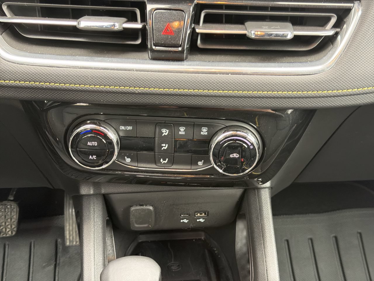 Used 2025 Chevrolet TrailBlazer ACTIV w/ Convenience Package AWD/4WD image 18