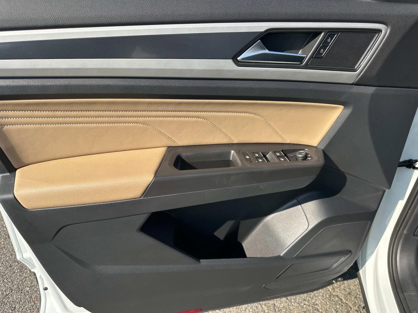 Used 2022 Volkswagen Atlas Cross Sport SE image 9