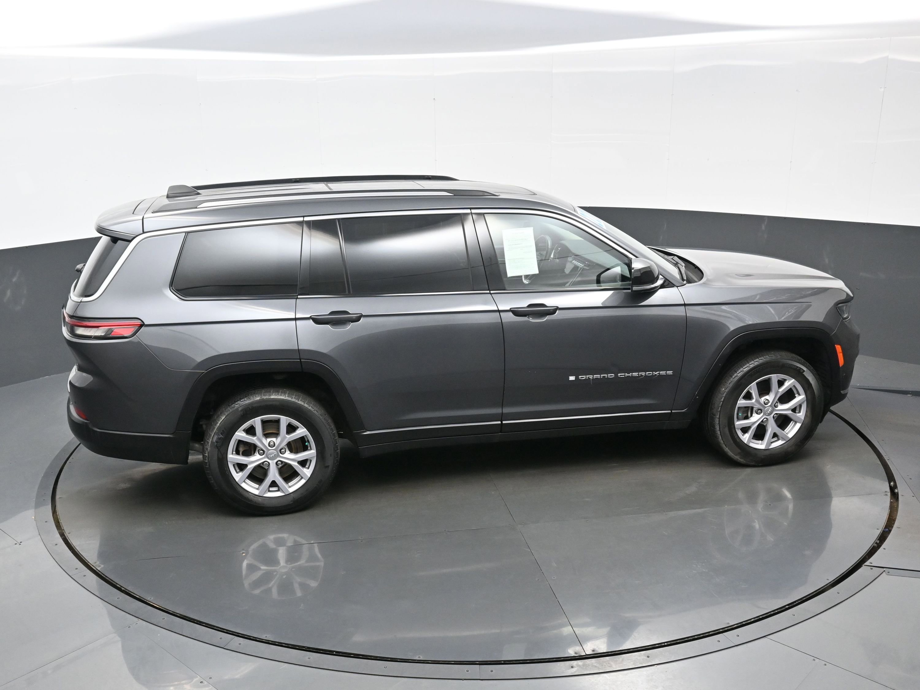 Used 2022 Jeep Grand Cherokee L Limited w/ Luxury Tech Group II image 37