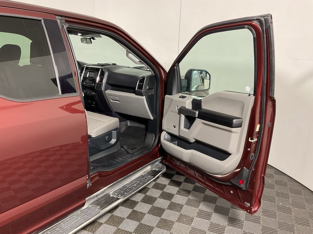 Used 2016 Ford F150 XLT AWD/4WD image 30