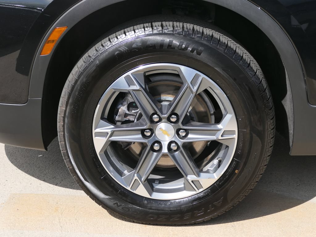 Used 2025 Chevrolet Blazer LT FWD image 8