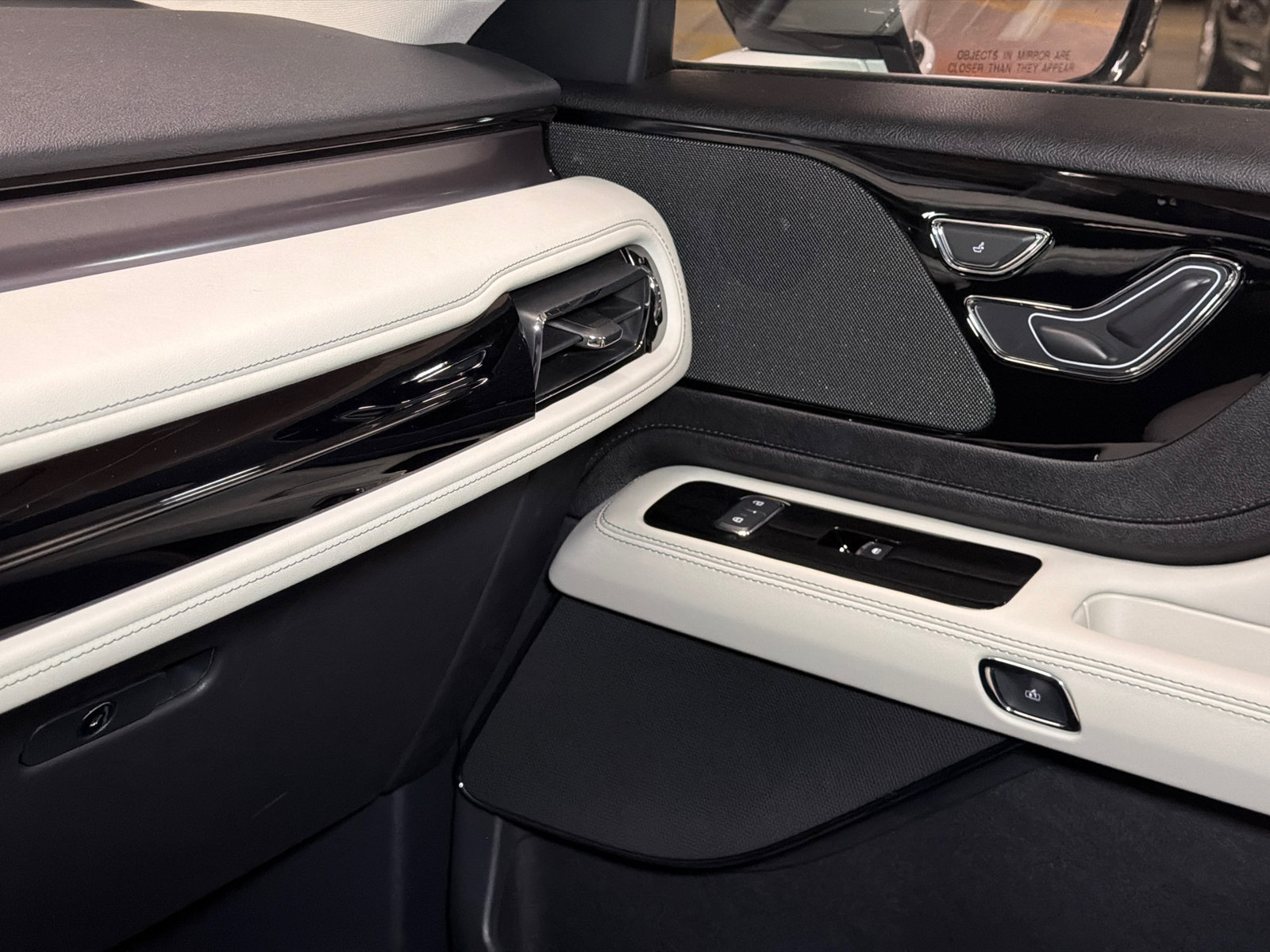 New 2027 Lincoln Aviator AWD image 34