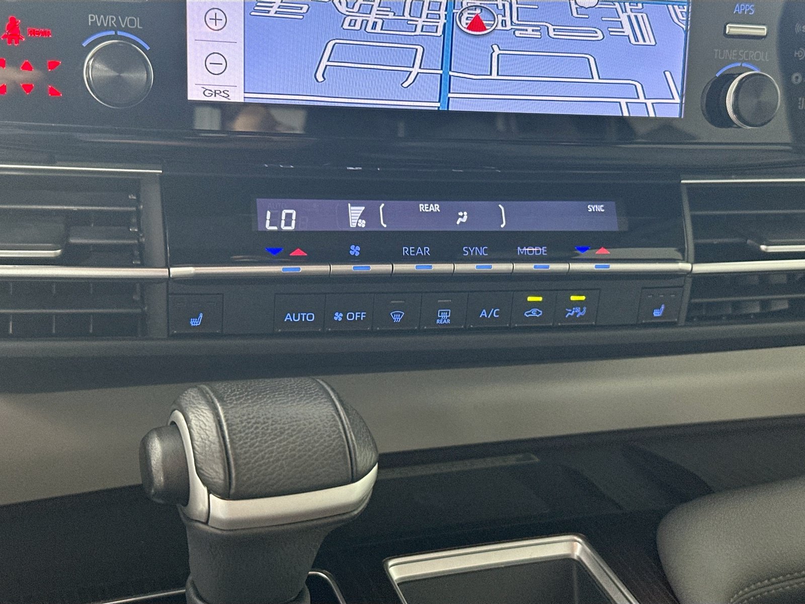 Used 2022 Toyota Sienna XLE w/ XLE Plus Package FWD image 16