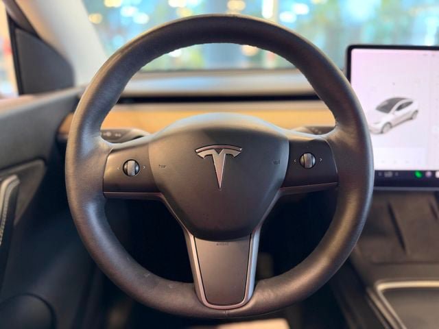 Used 2022 Tesla Model Y Long Range AWD/4WD image 24