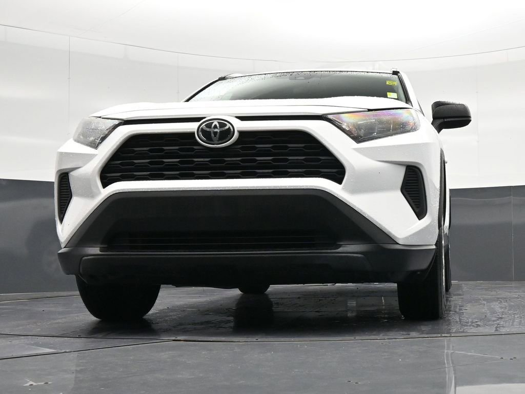 Used 2020 Toyota RAV4 LE FWD image 31
