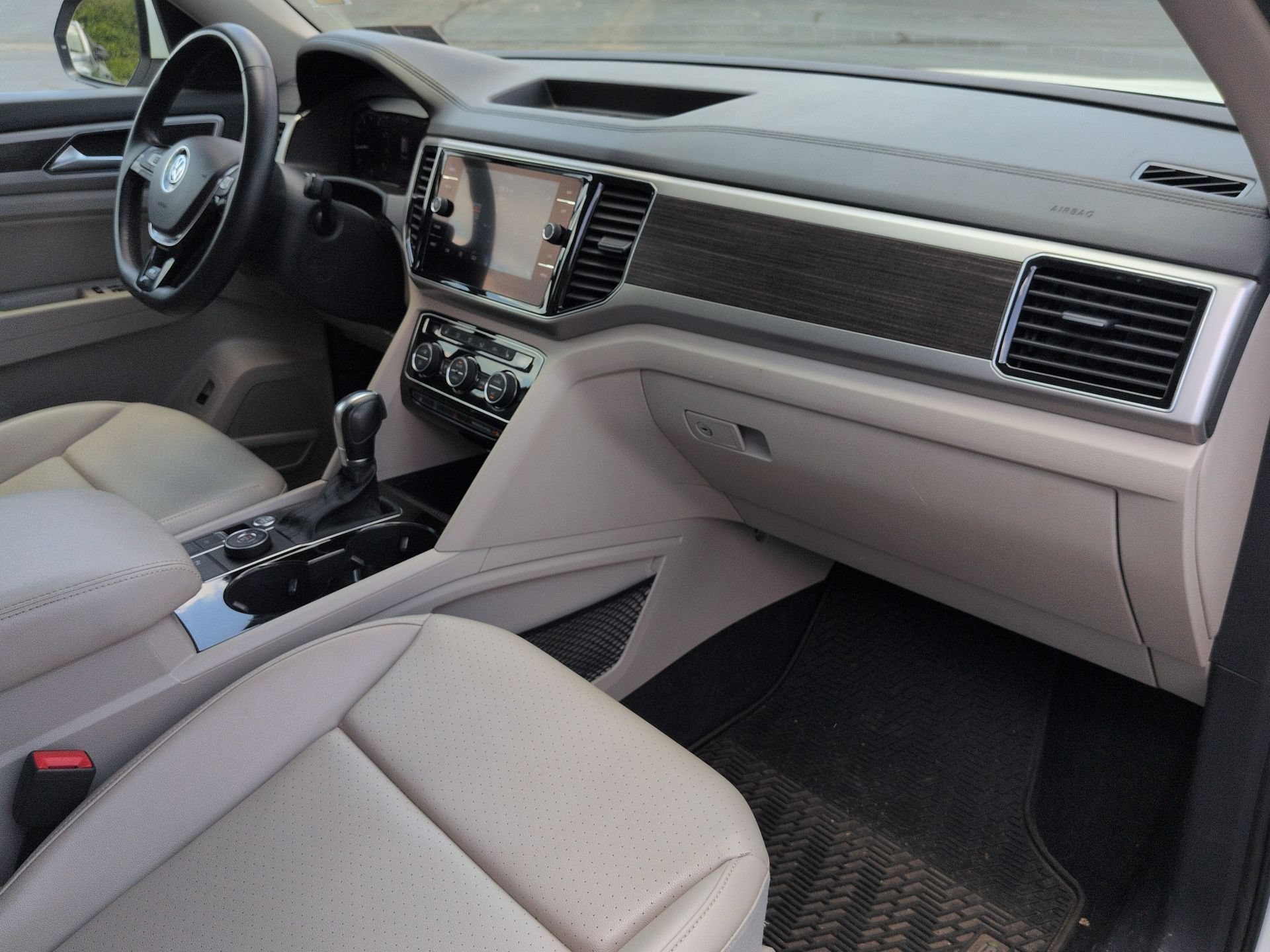 Used 2019 Volkswagen Atlas SEL R-Line AWD/4WD image 30