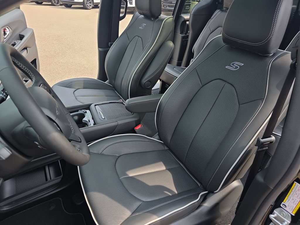 New 2027 Chrysler Pacifica Limited AWD/4WD image 17
