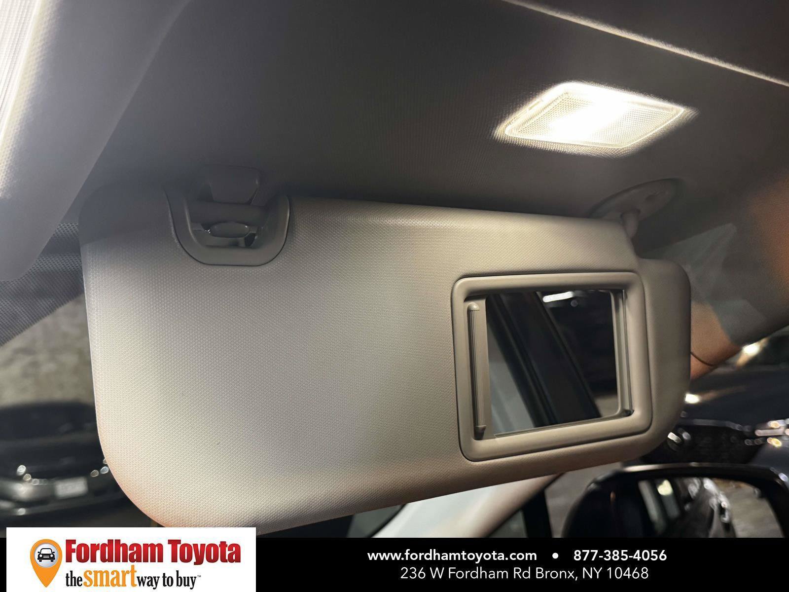 Used 2022 Toyota RAV4 LE AWD/4WD image 30