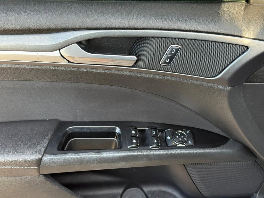 Used 2016 Ford Fusion SE image 17