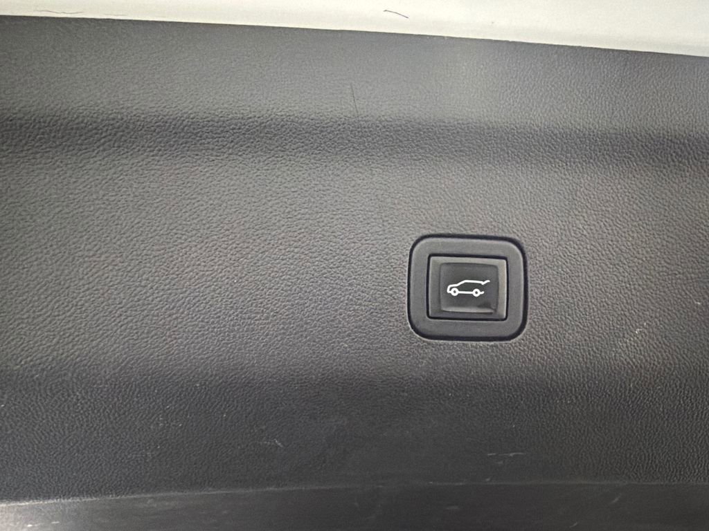 Used 2023 Chevrolet Suburban Premier AWD/4WD image 20