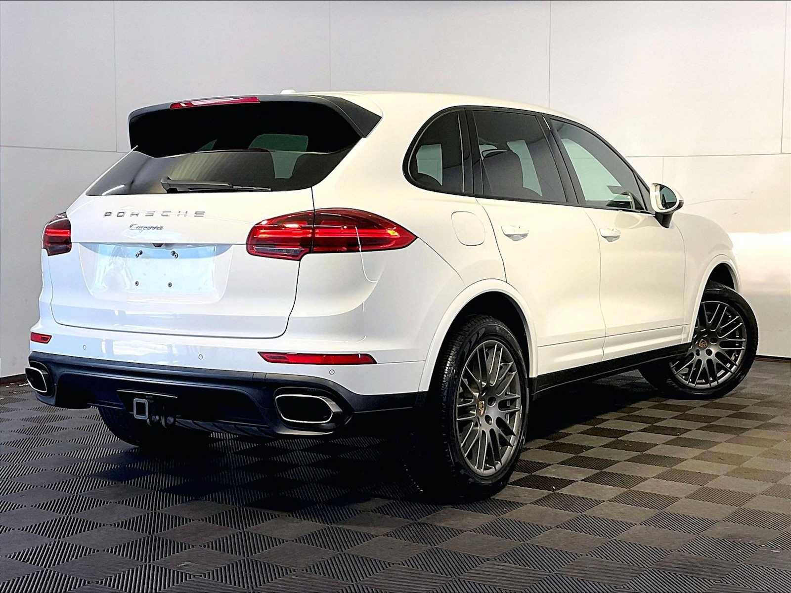 Used 2017 Porsche Cayenne Platinum Edition AWD/4WD image 7