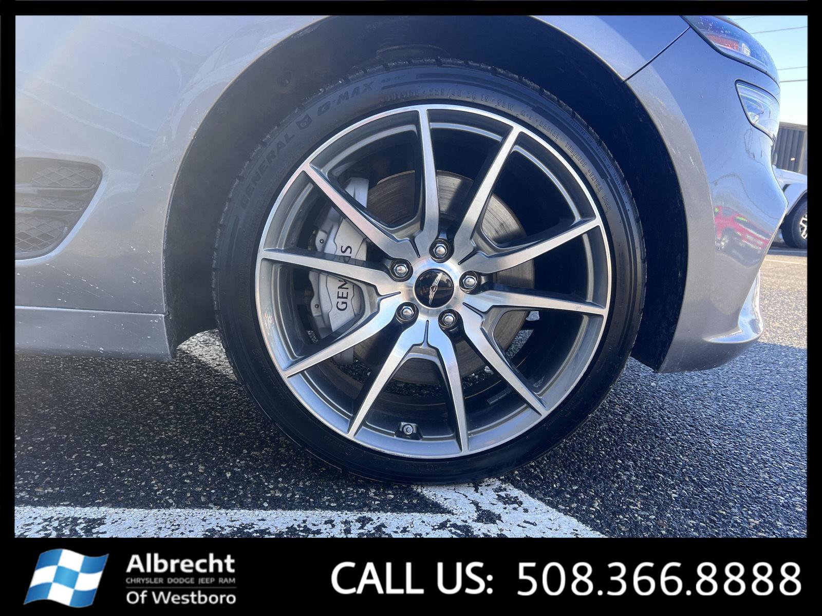 Used 2025 Genesis G70 2.5T image 32