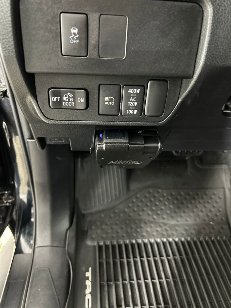 Used 2020 Toyota Tacoma TRD Sport w/ Technology Package image 14