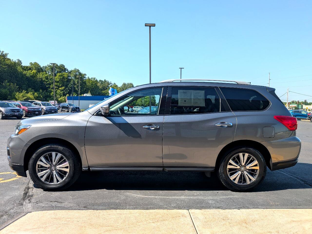 Used 2020 Nissan Pathfinder SL image 4