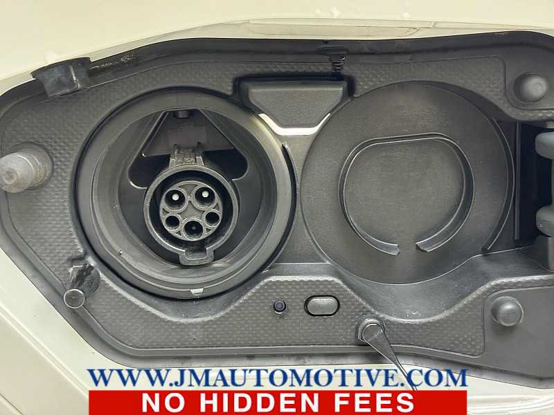 Used 2017 Toyota Prius Prime Premium FWD image 11
