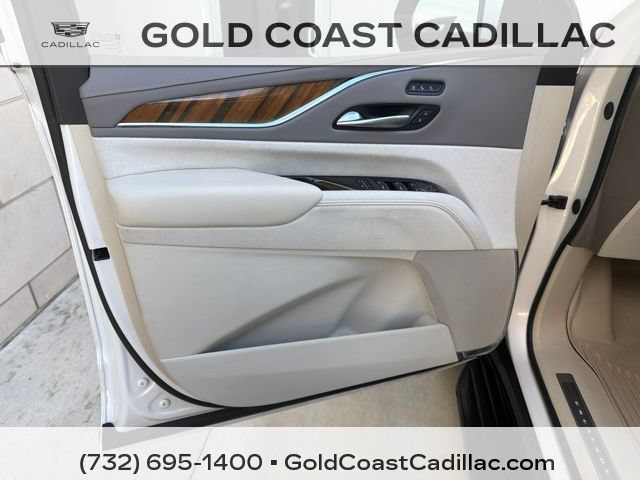 Used 2024 Cadillac Escalade Premium Luxury Platinum AWD/4WD image 22