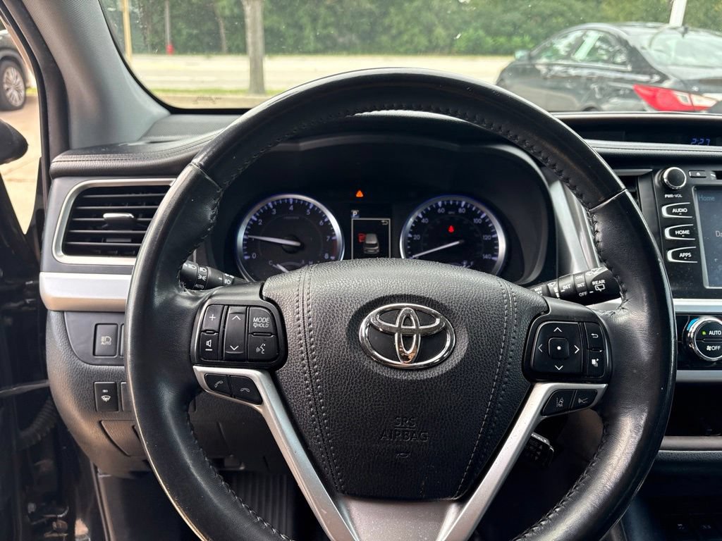 Used 2019 Toyota Highlander XLE AWD/4WD image 15