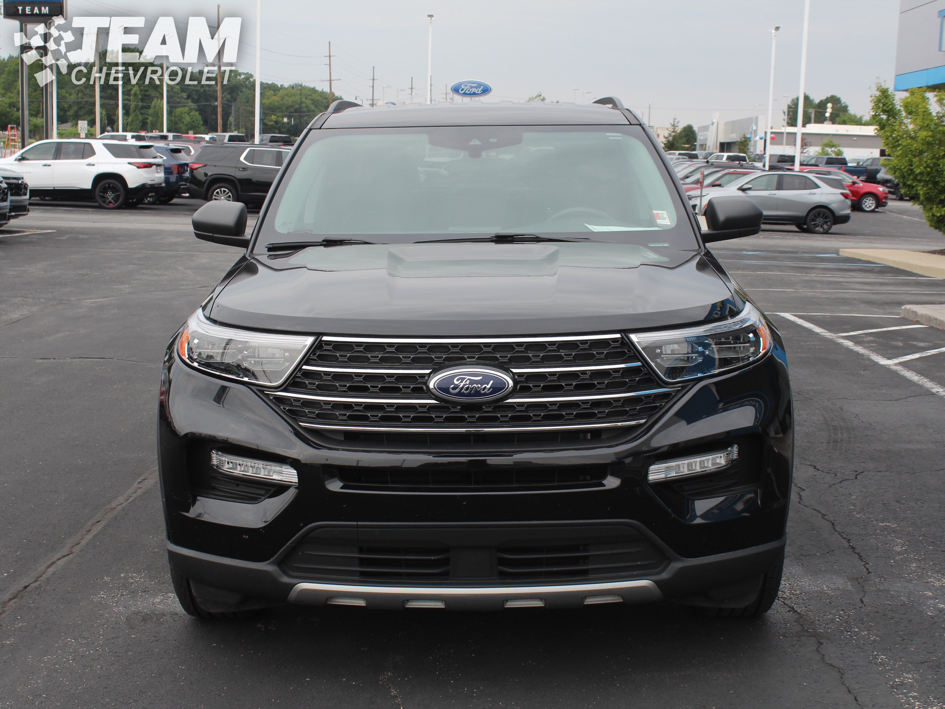 Used 2024 Ford Explorer XLT w/ Equipment Group 202A AWD/4WD image 9