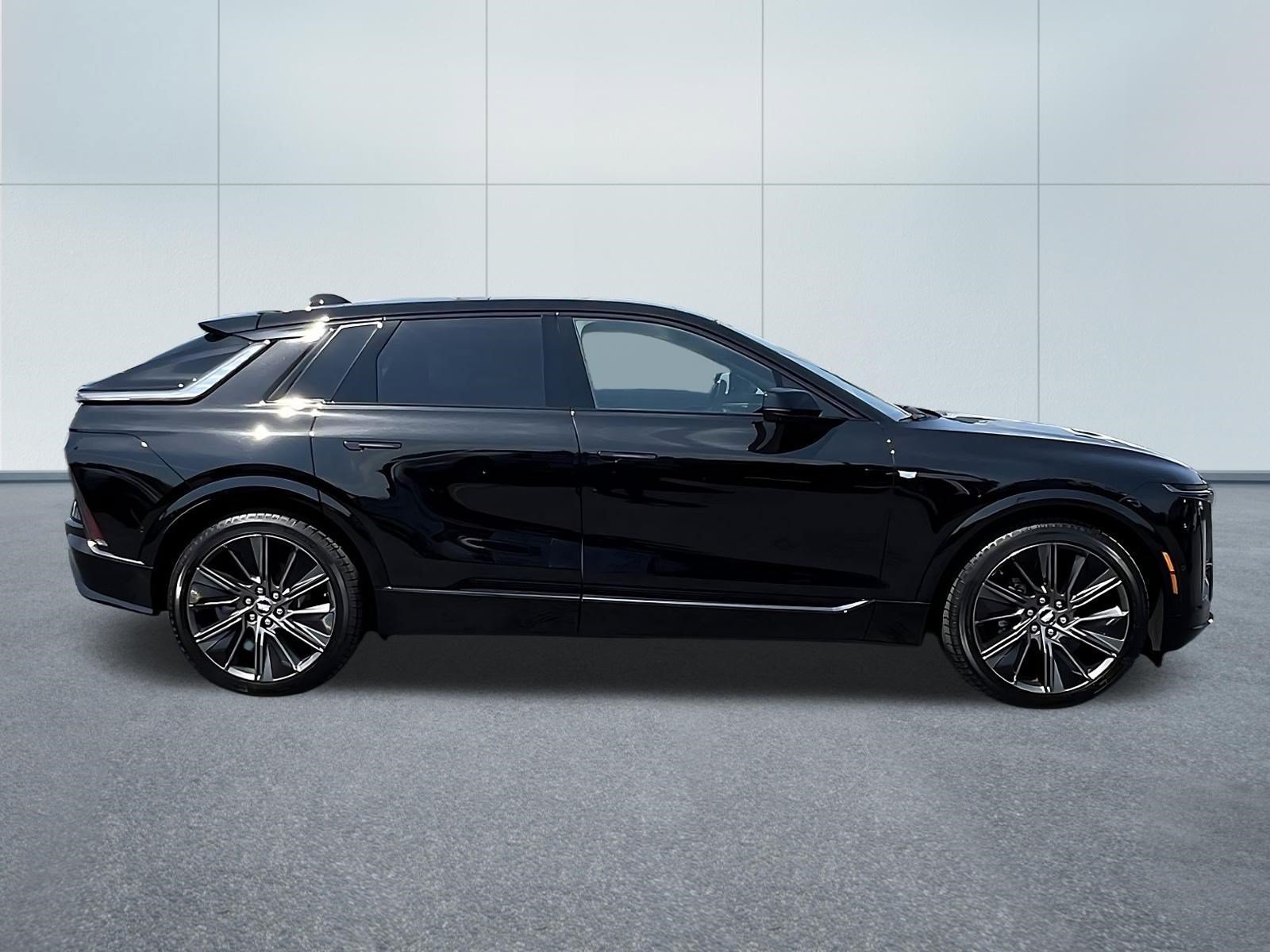 New 2026 Cadillac Lyriq Signature Sport AWD/4WD image 7