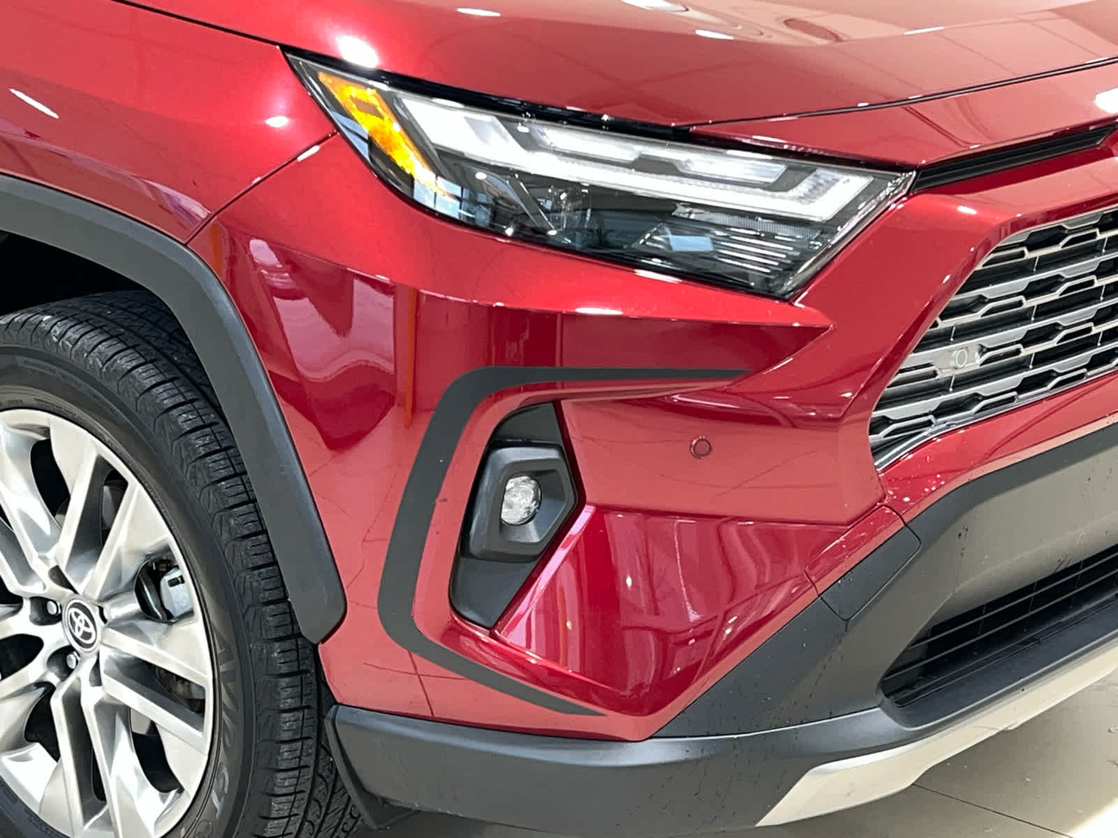 Used 2025 Toyota RAV4 Limited w/ Advanced Technology Package AWD/4WD image 2