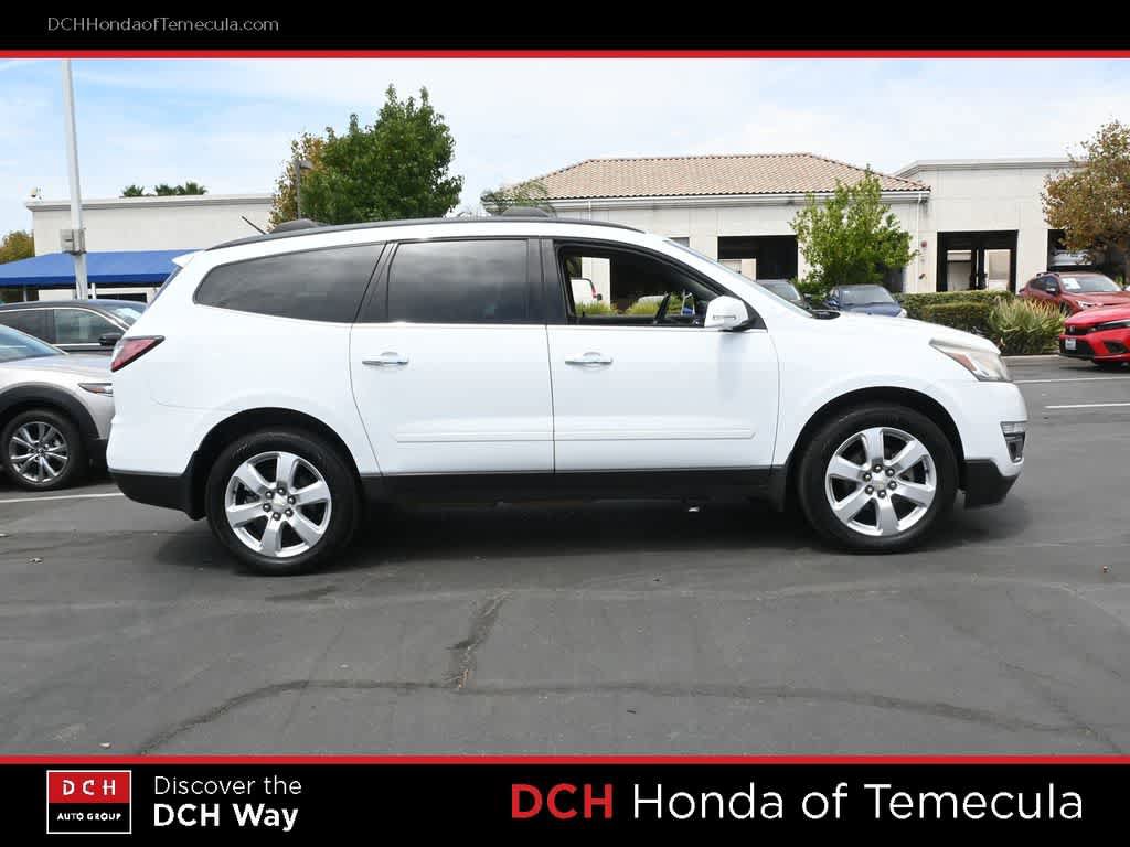 Used 2017 Chevrolet Traverse LT w/ Style and Technology Package FWD image 5