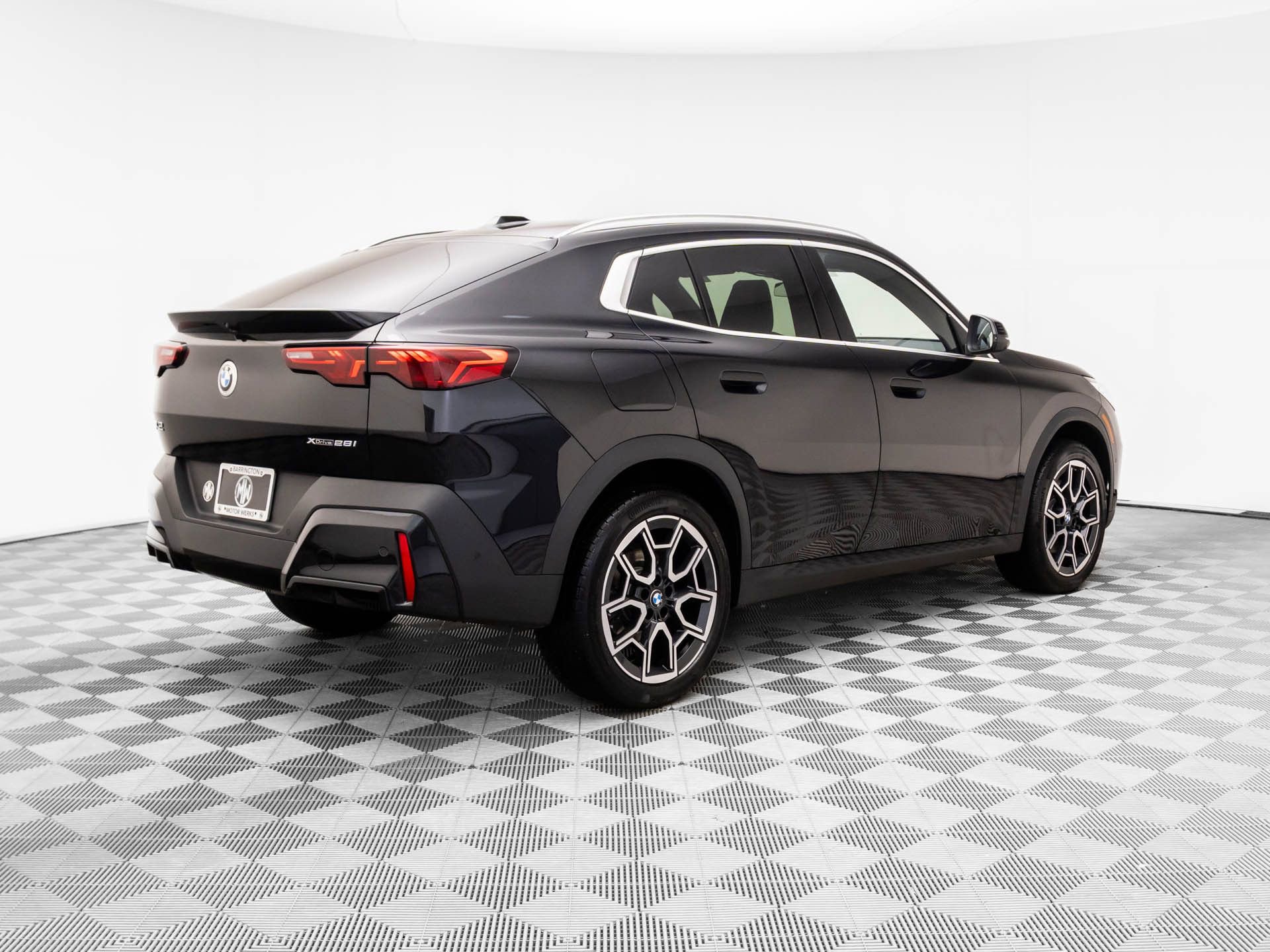 Certified 2025 BMW X2 xDrive28i w/ Premium Package image 5