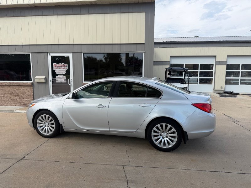 Used 2012 Buick Regal Leather FWD image 1