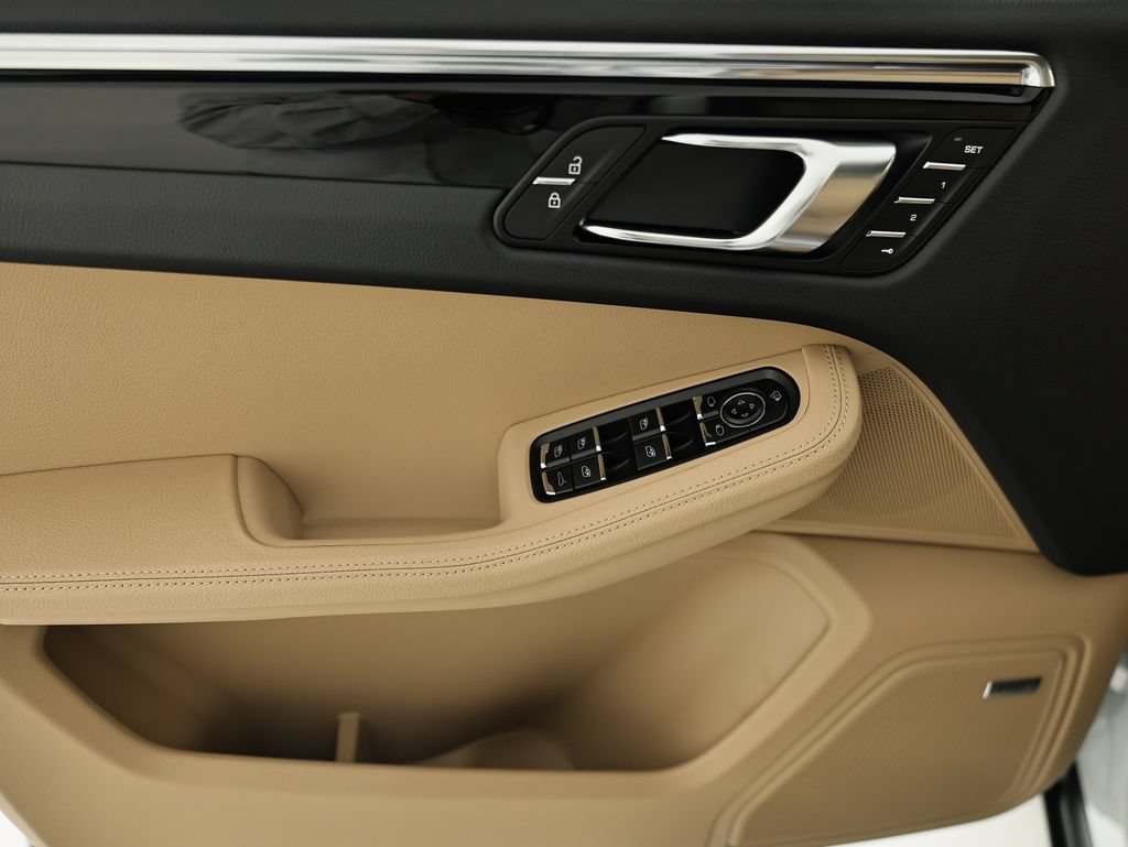 New 2026 Porsche Macan AWD/4WD image 19