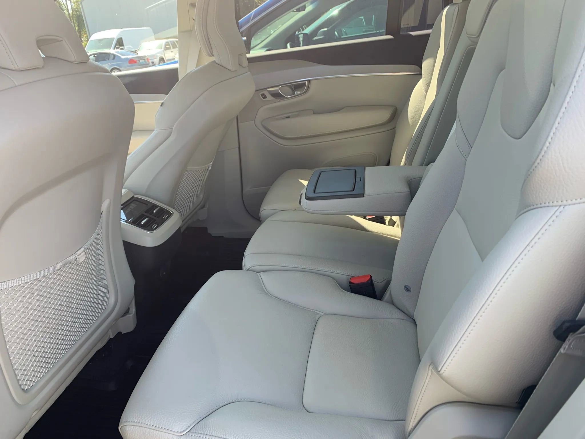 Used 2023 Volvo XC90 B5 Core w/ Protection Package Premier image 9