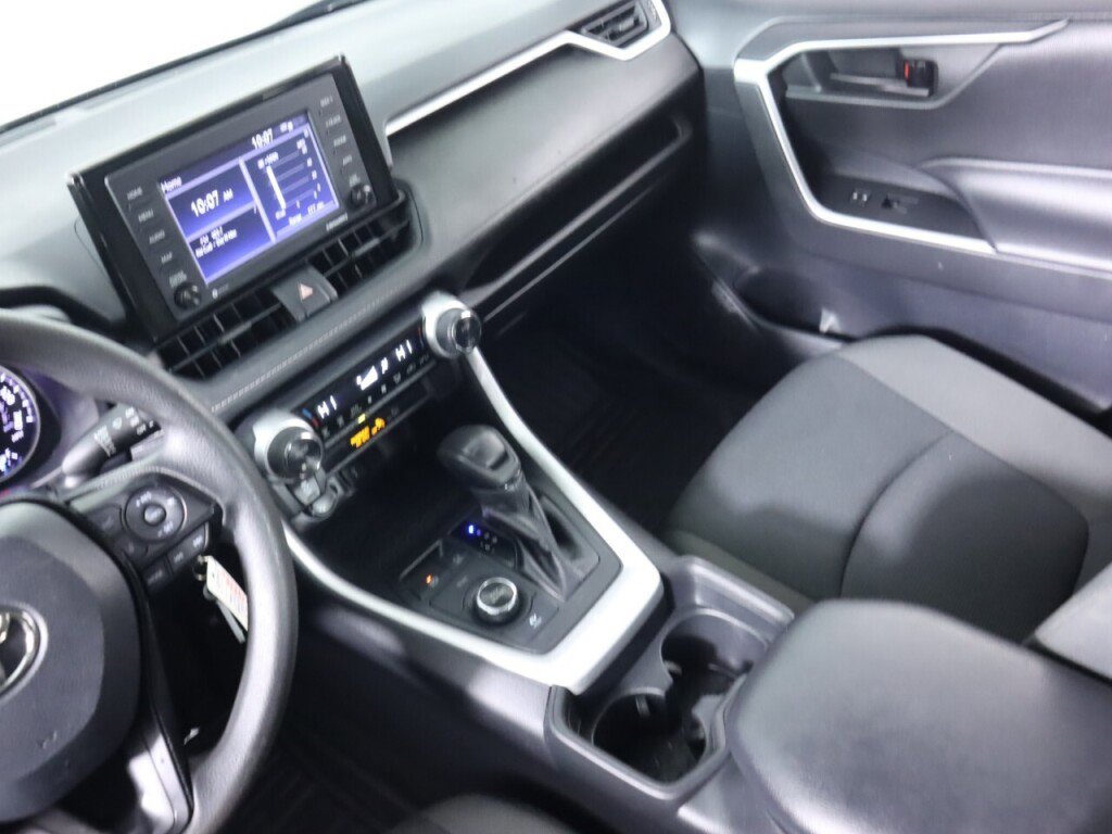 Used 2021 Toyota RAV4 LE AWD/4WD image 29