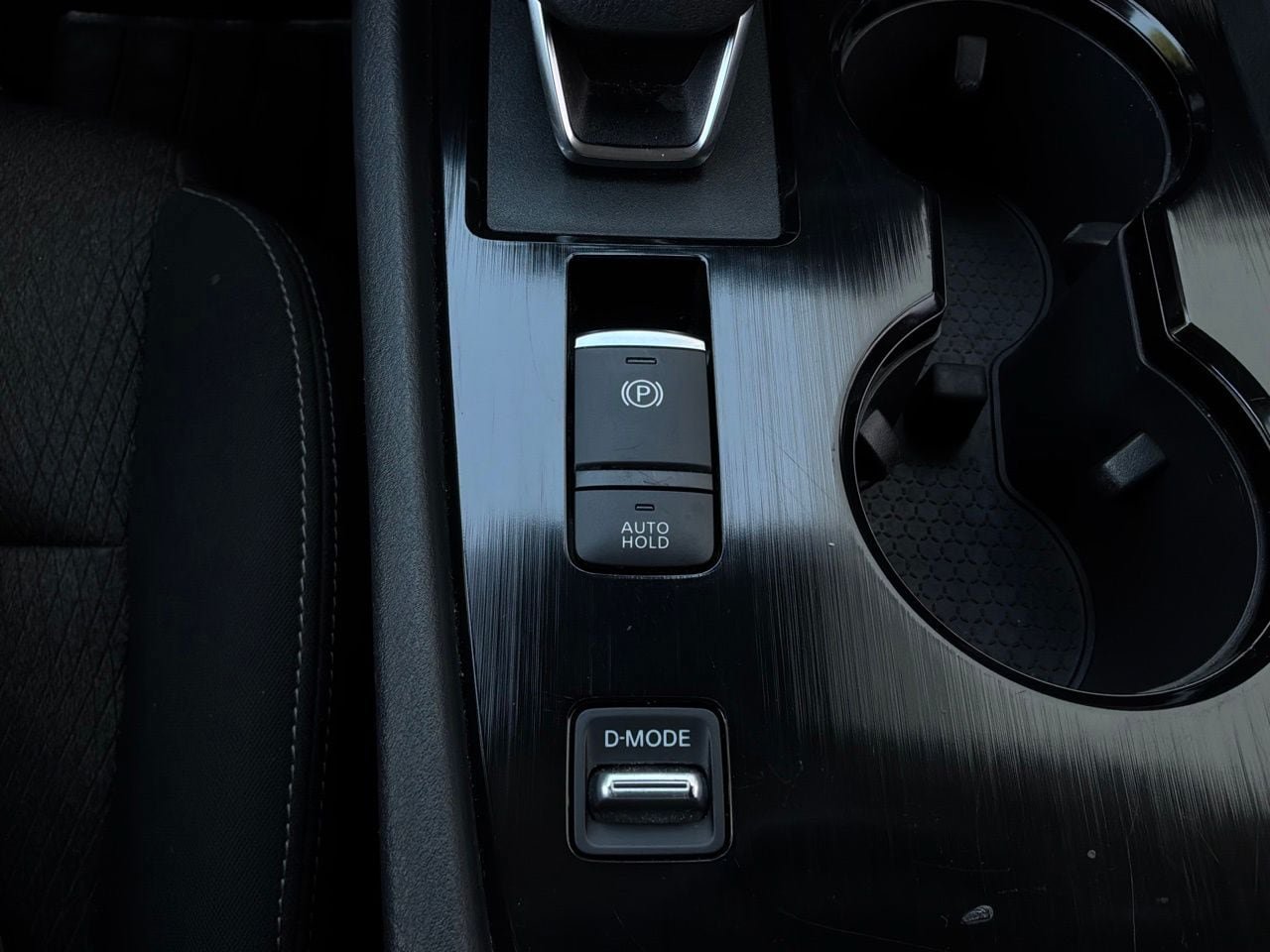 Used 2025 Nissan Rogue SV FWD image 23
