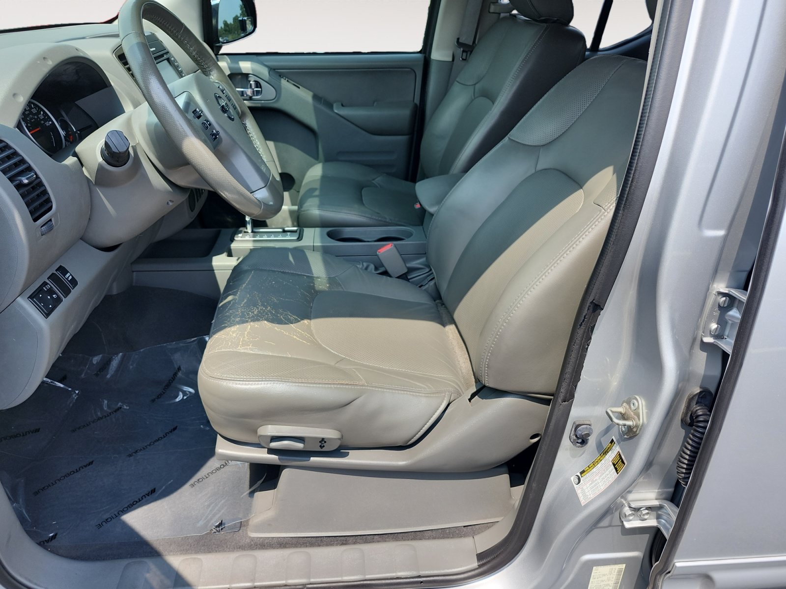 Used 2019 Nissan Frontier SL RWD image 9