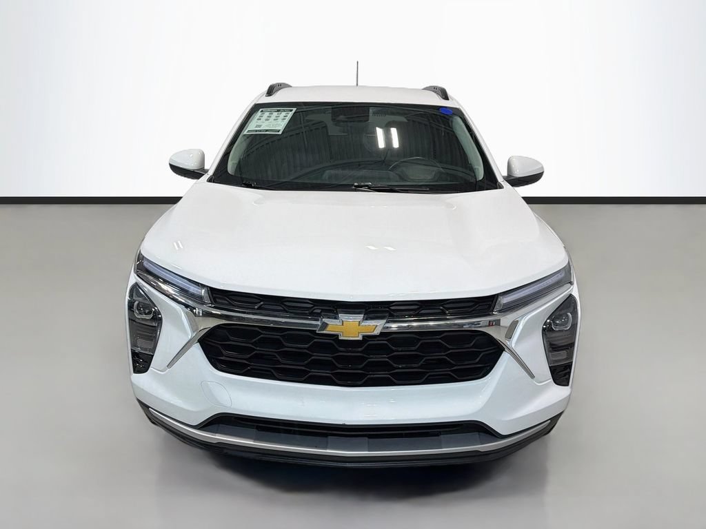Used 2025 Chevrolet Trax LT w/ Driver Confidence Package FWD image 2