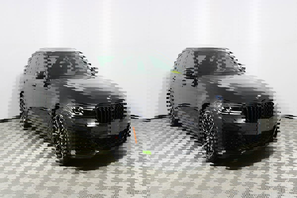 Used 2023 BMW 530e w/ M Sport Package image 31