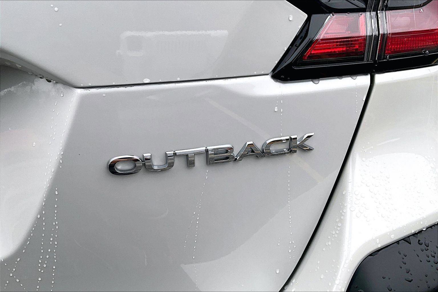 Used 2025 Subaru Outback Premium image 8