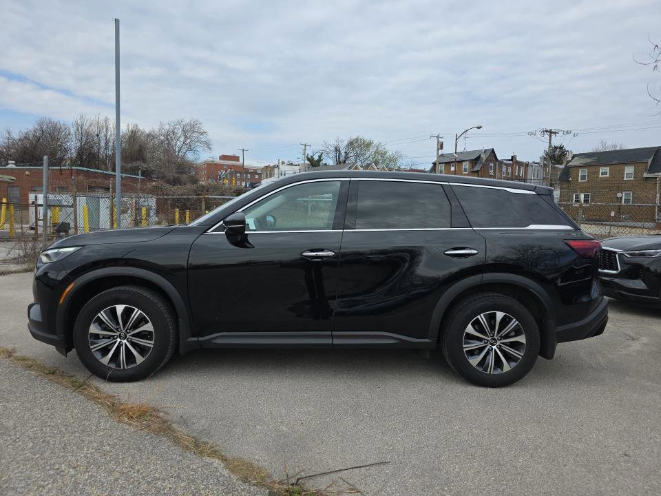 Used 2023 INFINITI QX60 Pure image 2