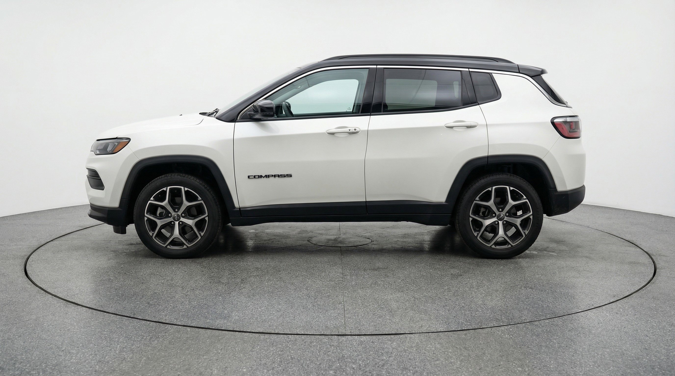 Used 2025 Jeep Compass Limited AWD/4WD image 5