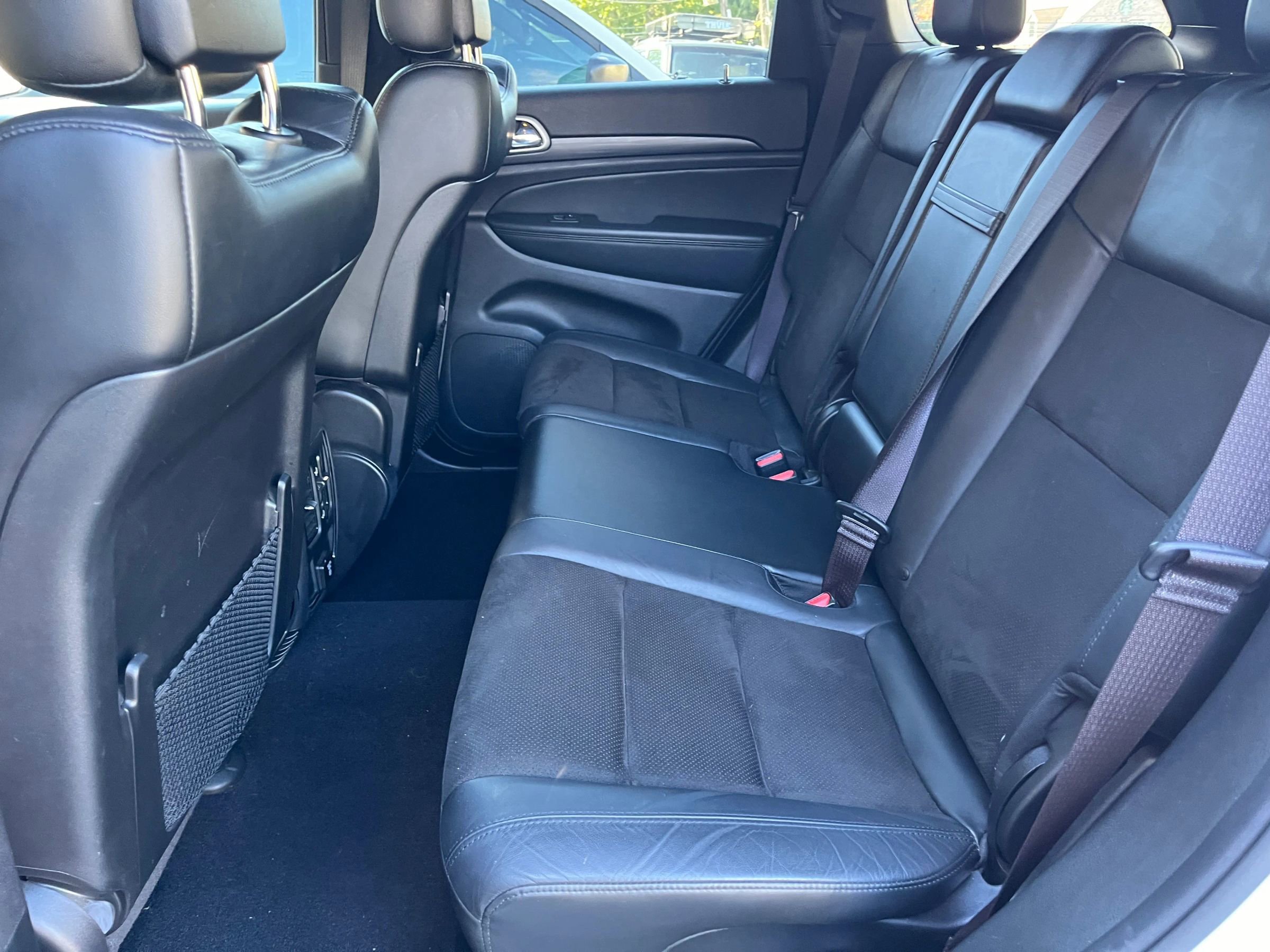 Used 2021 Jeep Grand Cherokee Laredo X image 16