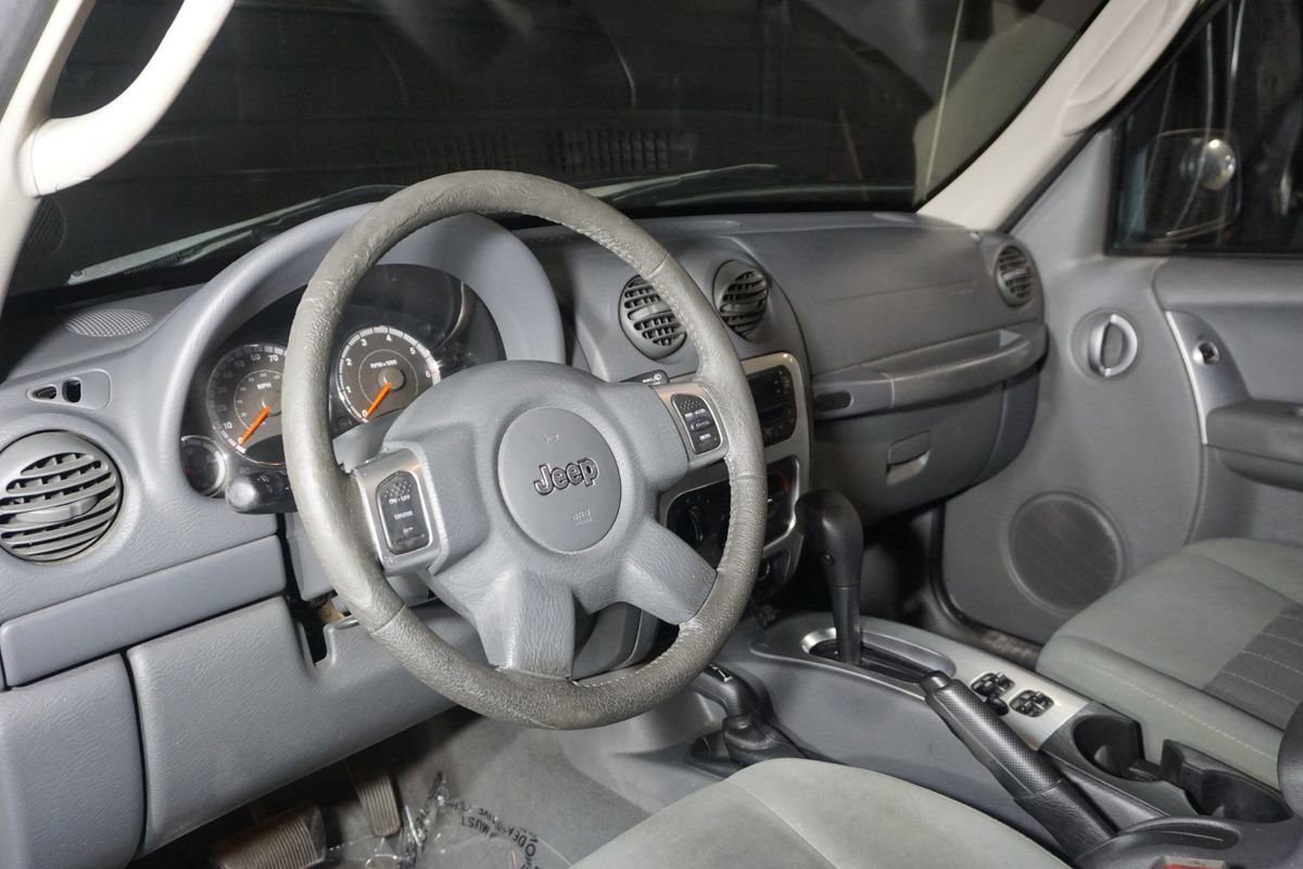 Used 2007 Jeep Liberty Limited AWD/4WD image 11