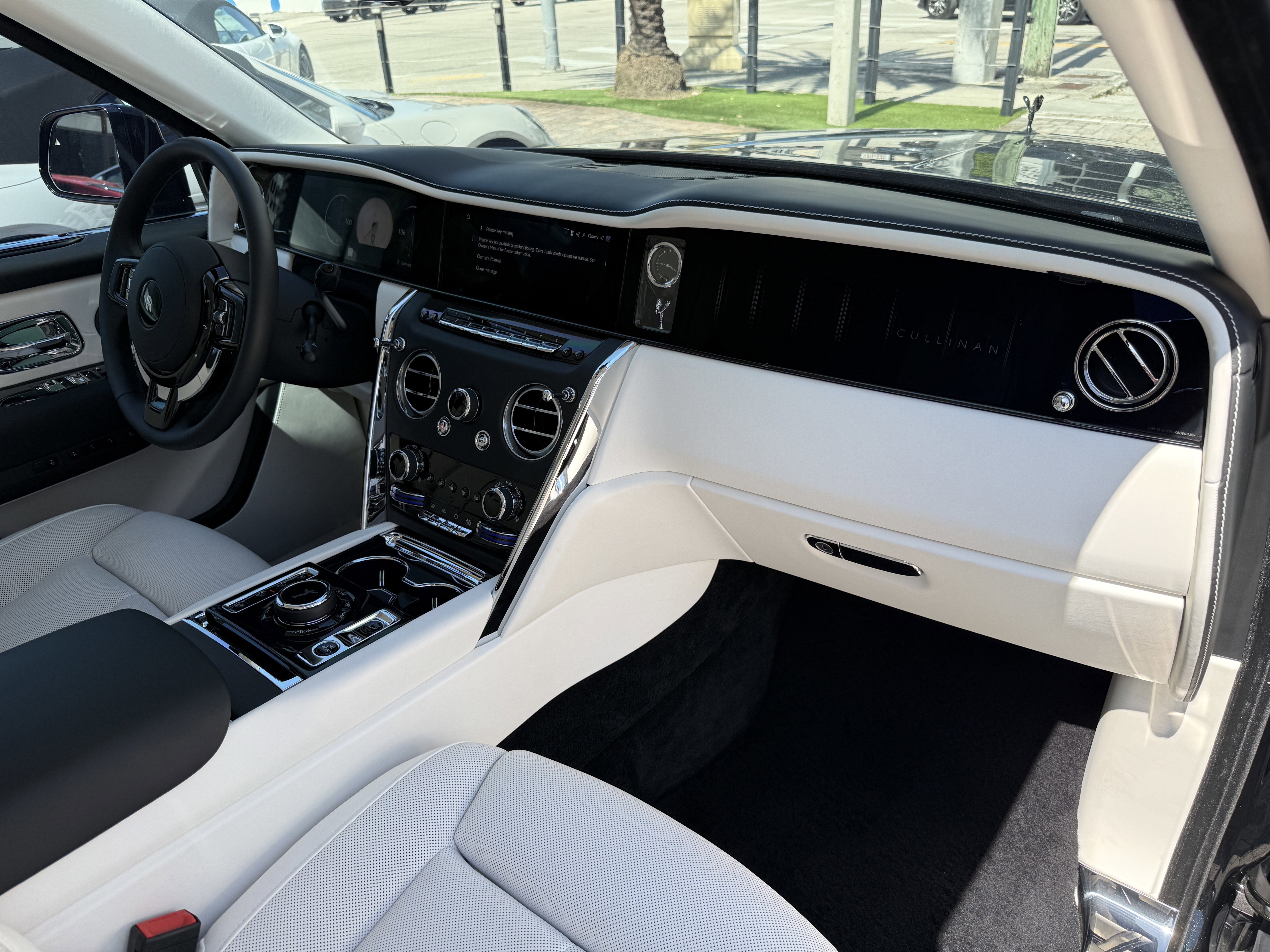 Used 2026 Rolls-Royce Cullinan AWD/4WD image 23