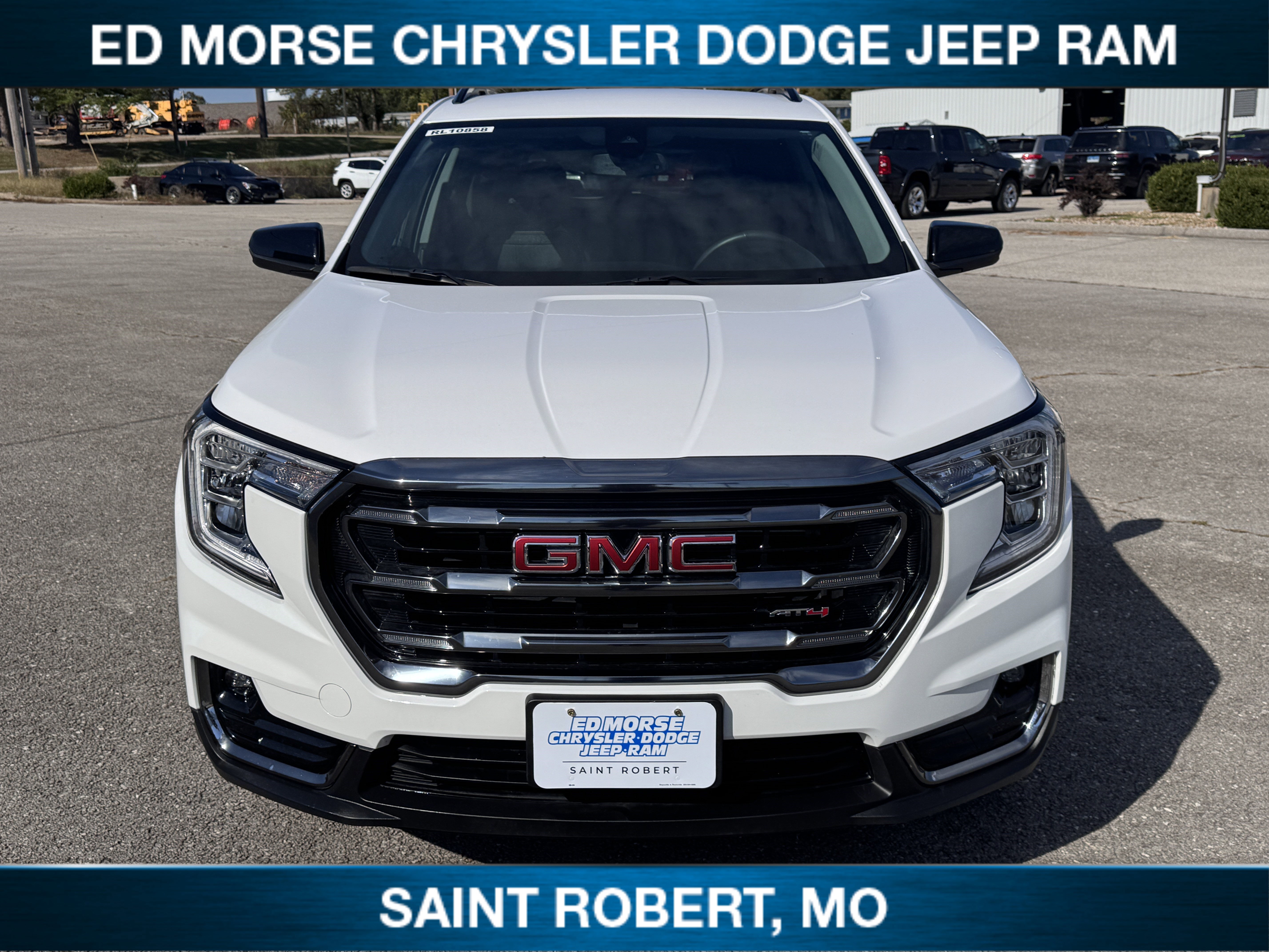 Used 2024 GMC Terrain AT4 image 2