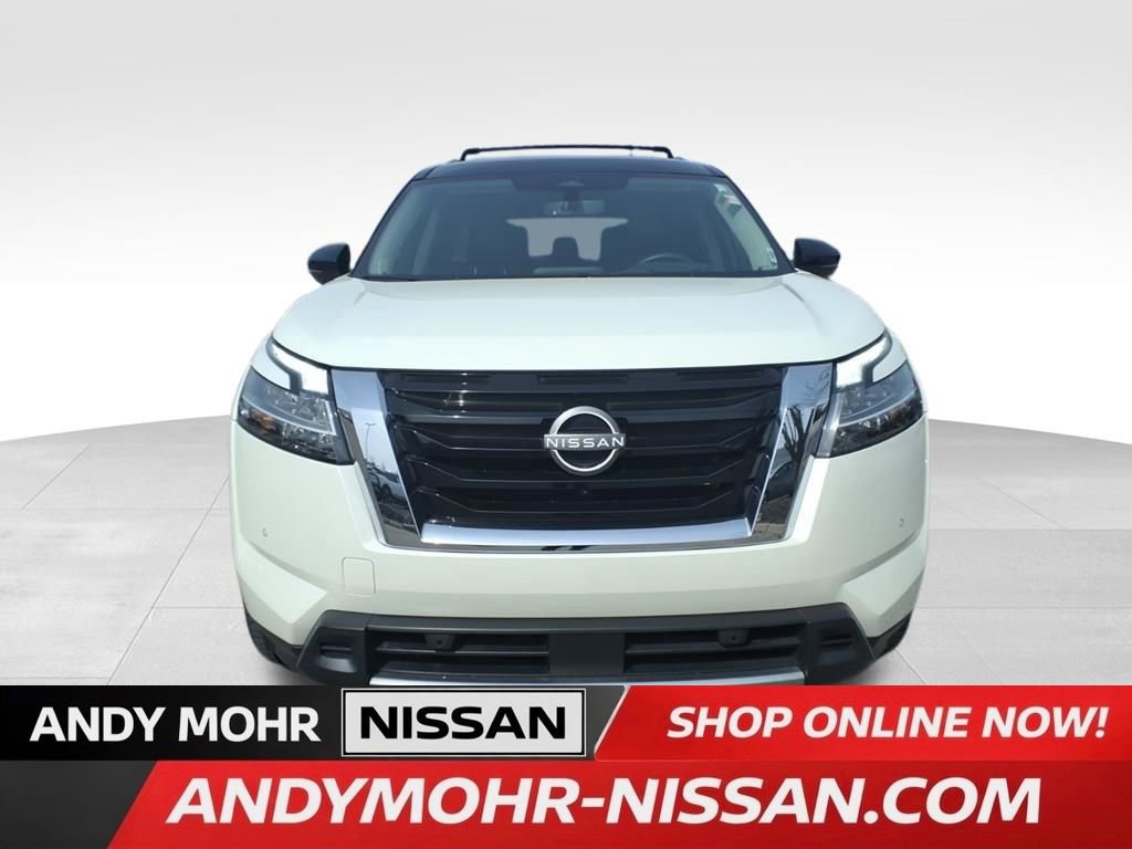 Used 2024 Nissan Pathfinder Platinum image 3