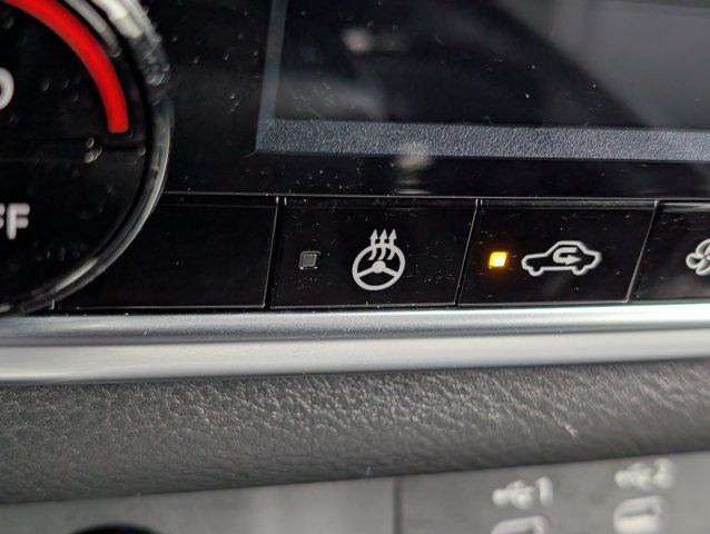 Certified 2025 Nissan Rogue SL FWD image 28