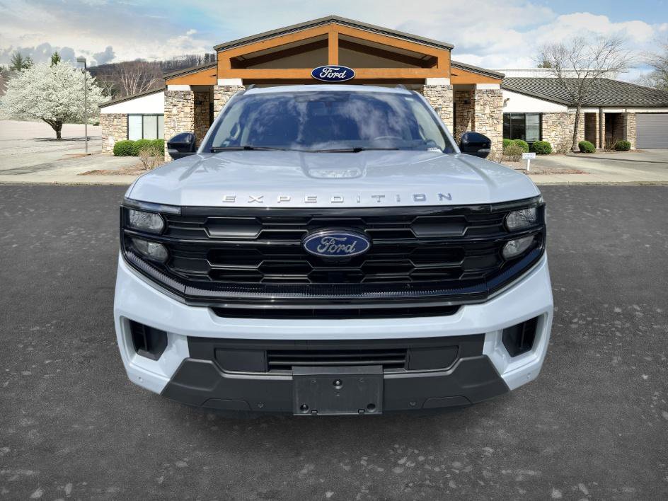 Used 2025 Ford Expedition Max Active AWD/4WD image 2