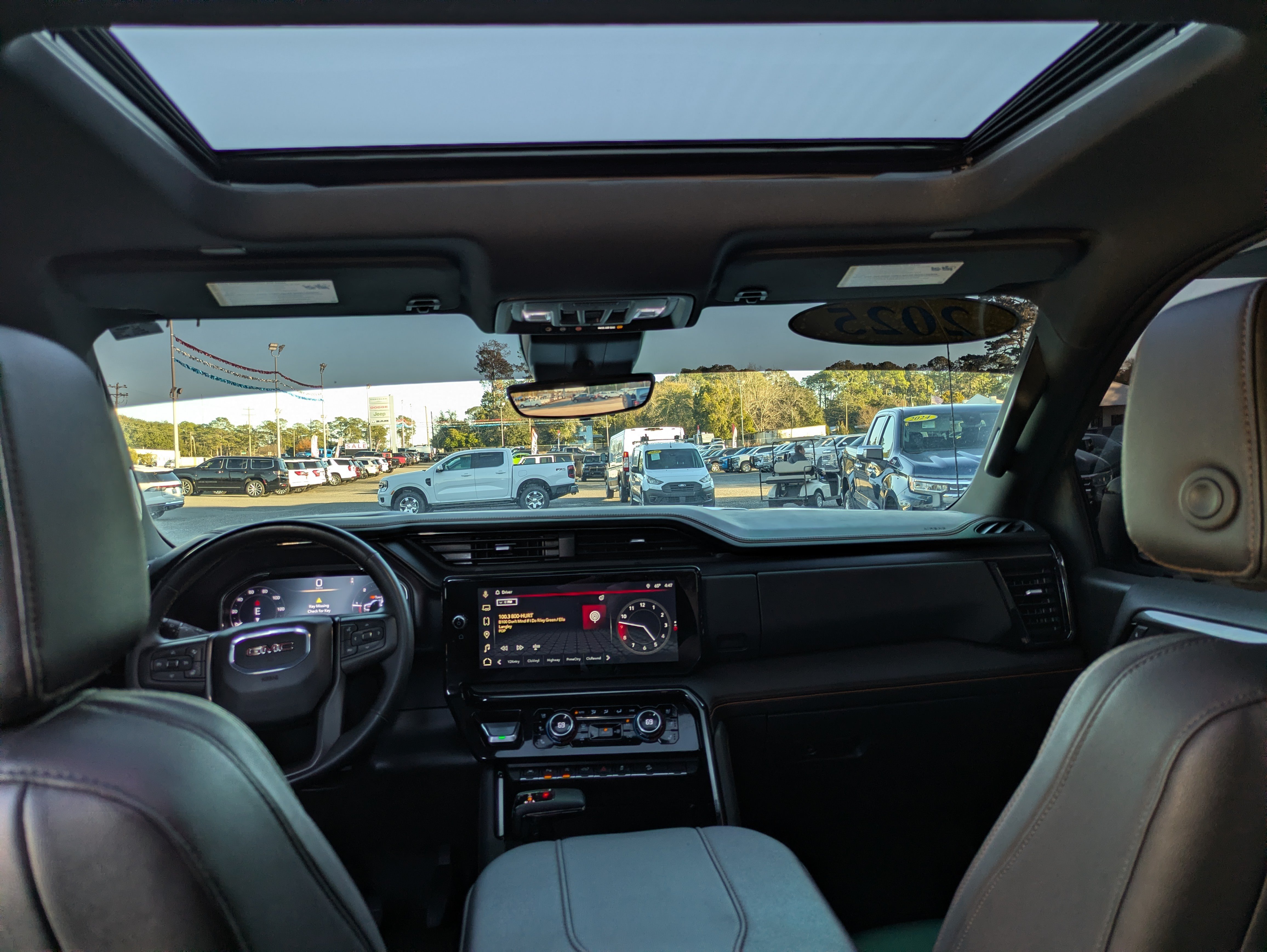 Used 2025 GMC Sierra 1500 AT4 w/ AT4 Premium Package AWD/4WD image 15