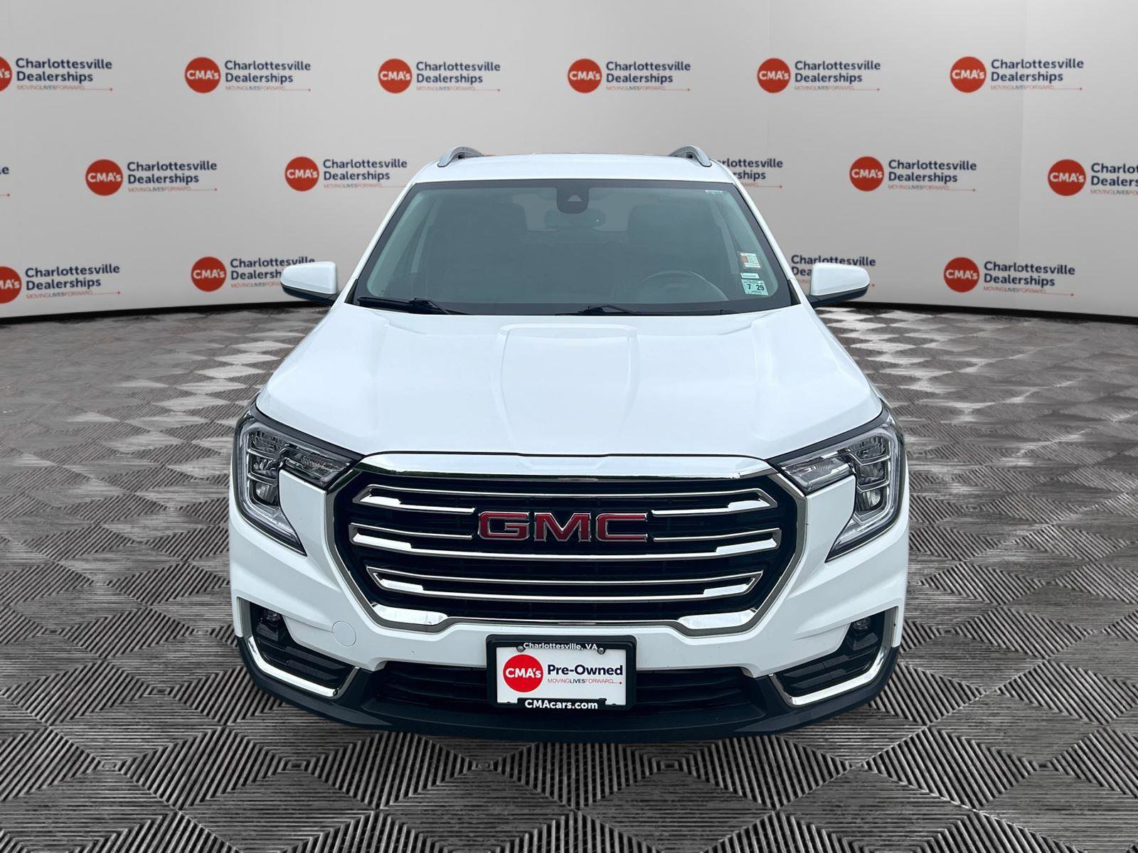 Used 2024 GMC Terrain SLT AWD/4WD image 8