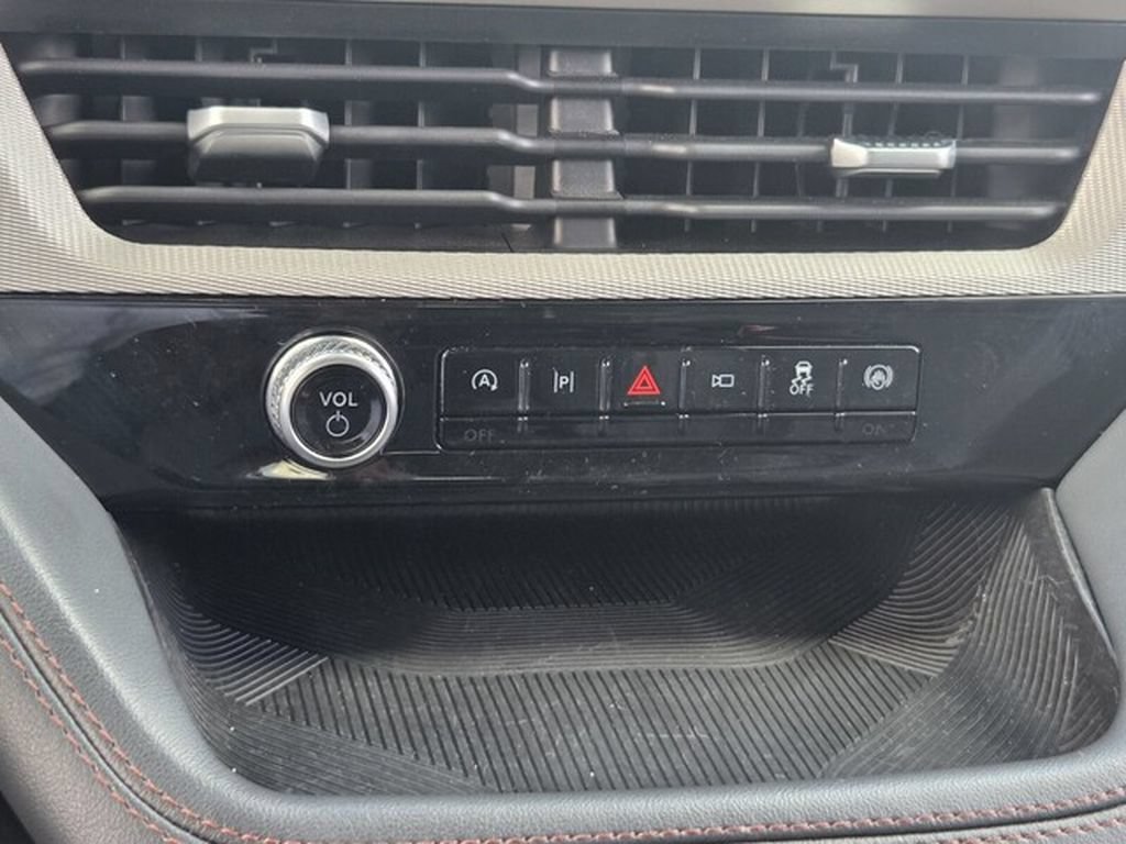 Used 2025 Ford Explorer Active w/ Active Comfort Package RWD image 17