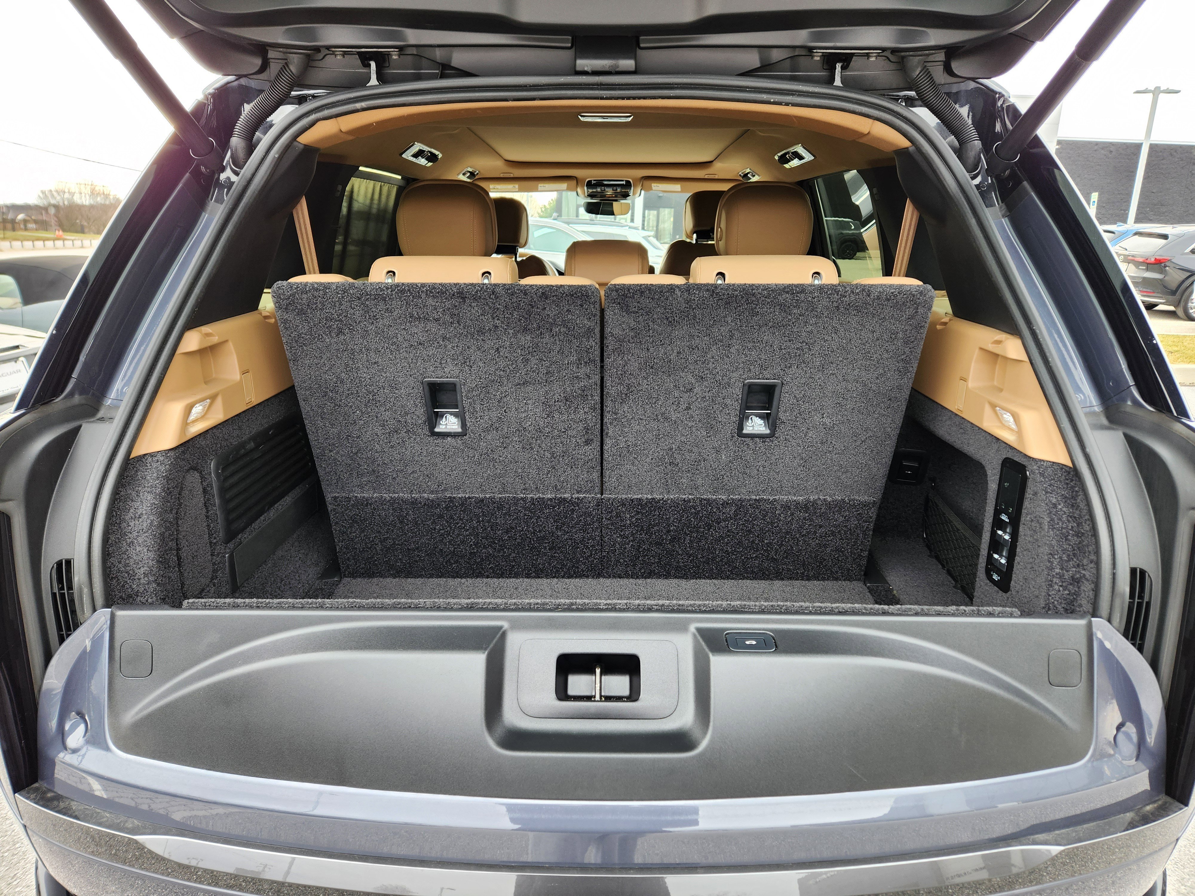 Certified 2024 Land Rover Range Rover Long Wheelbase SE image 8