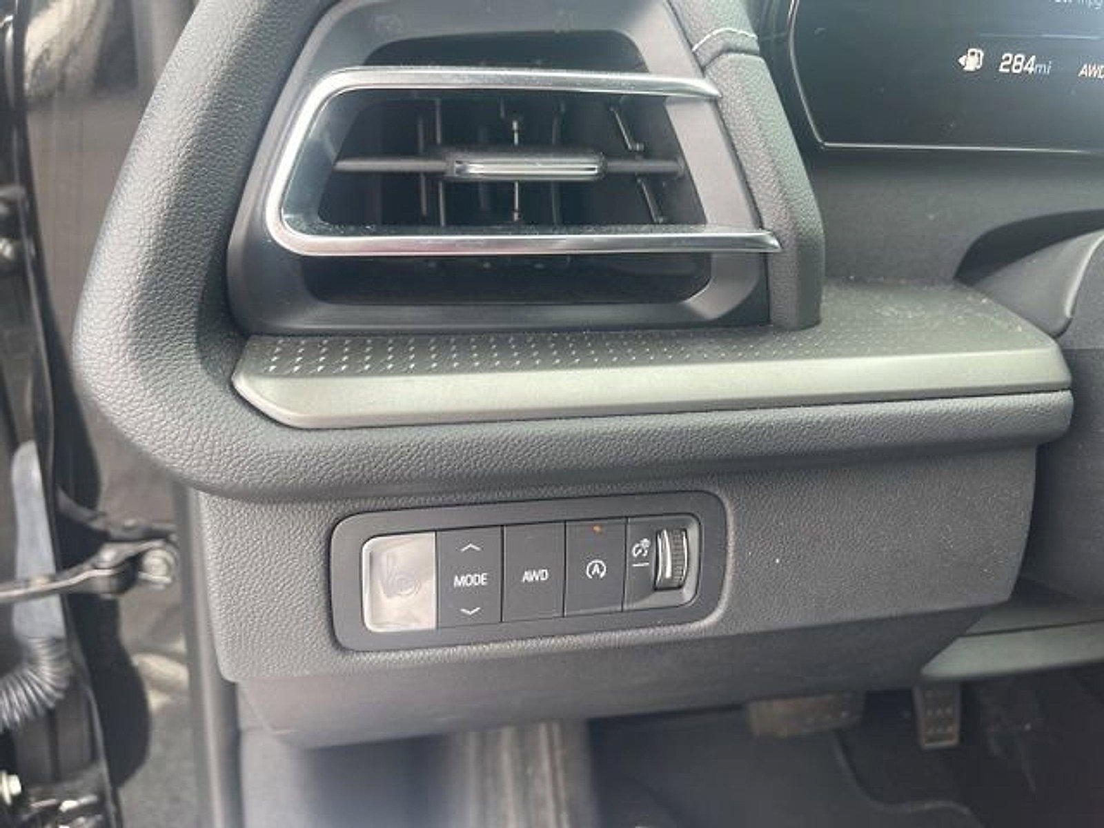 Certified 2025 Chevrolet Traverse LT image 14